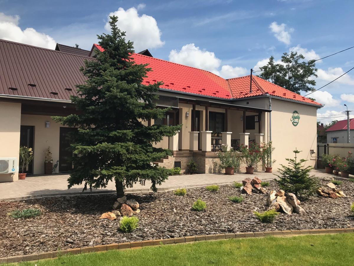Kristály Bed & Breakfast *
